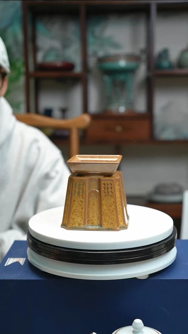 许钧以昌 茶叶罐 黄金釉