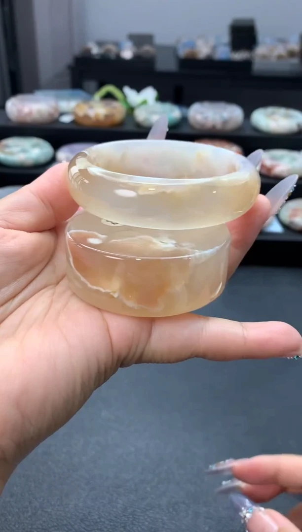 未镶嵌手镯石英质玉（58-59圈口）赠送镯心 无证书