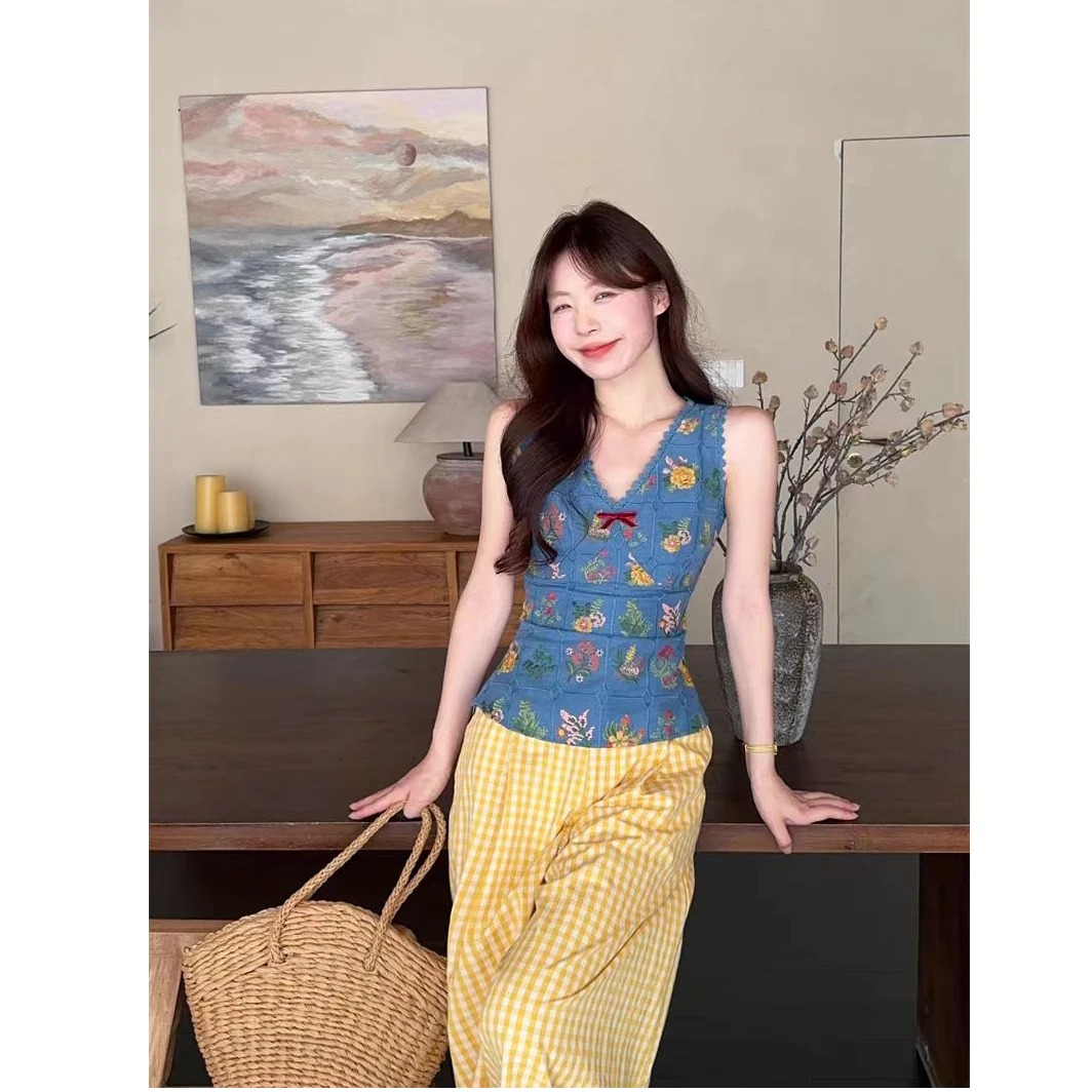 法式复古蕾丝碎花V领背心女2025夏季新款无袖收腰蝴蝶结吊带上衣
