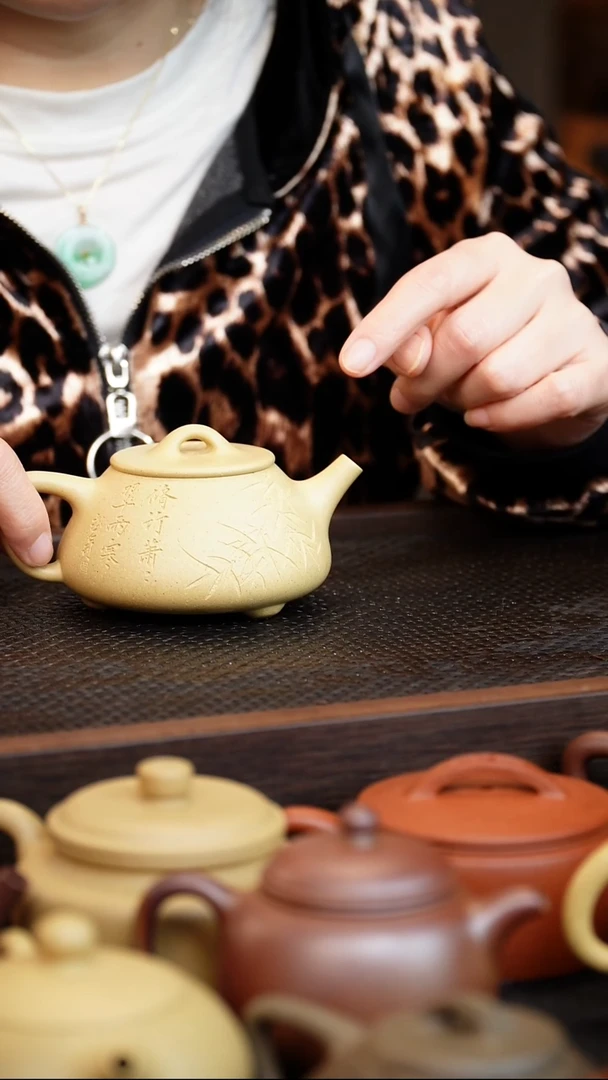 茶壶紫砂平盖石瓢，刻绘竹子，墨绿泥，180毫升左右