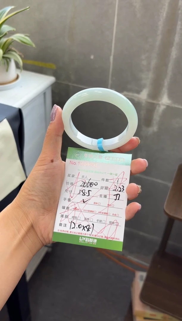 【闪购商品】翡翠手镯未镶嵌多人