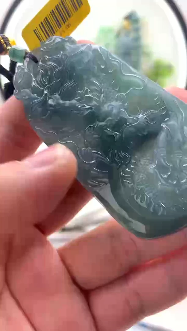 翡翠未镶嵌颈饰龙牌