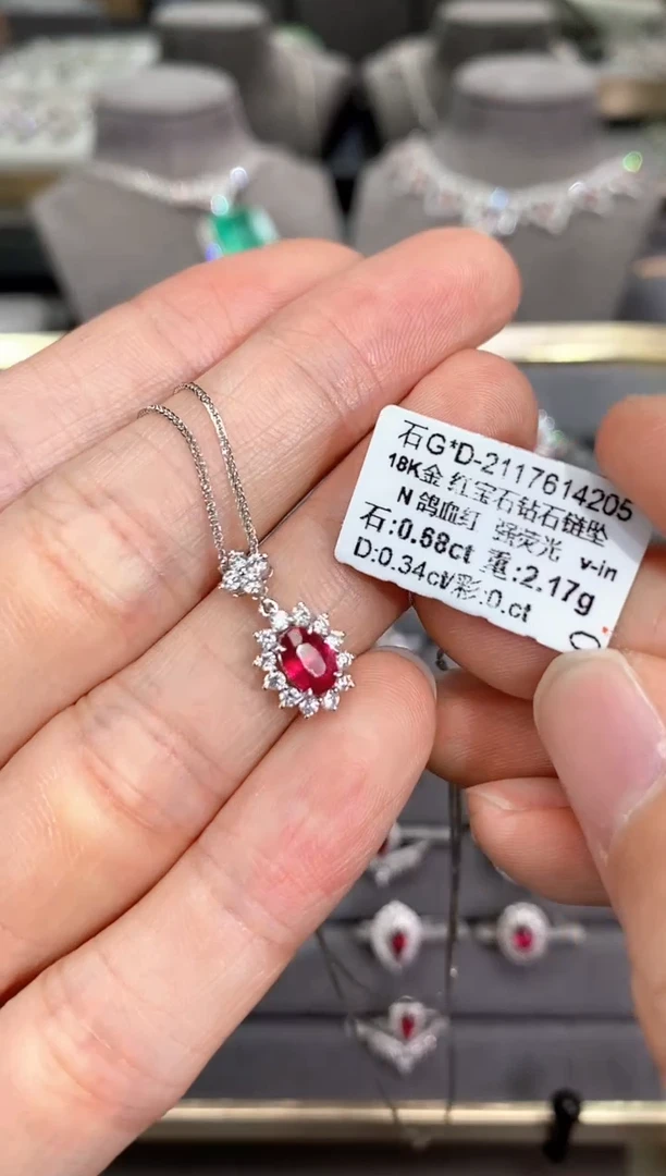 项链18K金镶嵌红宝石【闪购】0.68ct/无烧鸽血红/强荧光