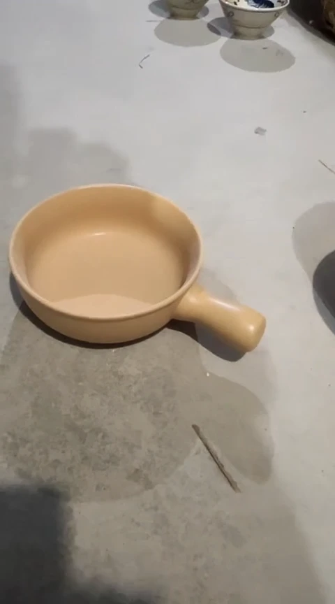 大瑕疵米黄手把锅