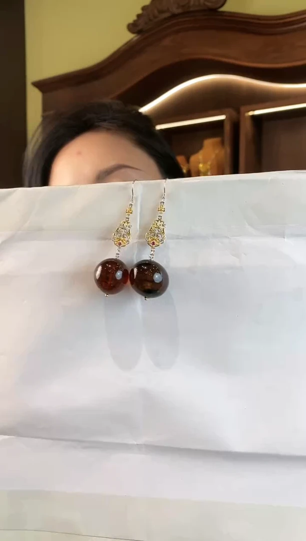 未镶嵌琥珀耳饰微瑕
