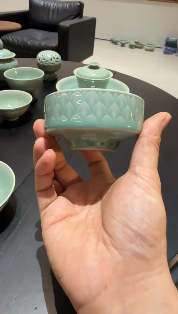 511-10莲瓣纹带足直壁杯（物衍山坊）