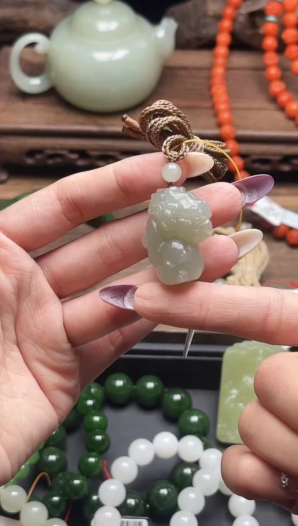 吊坠(不含链)未镶嵌和田玉且末青白 龙8001297