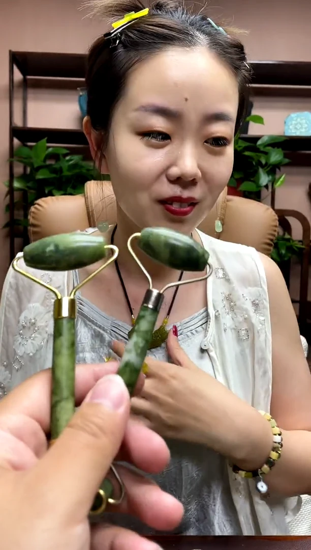 岫玉未镶嵌吊坠多样性发货发其中之一