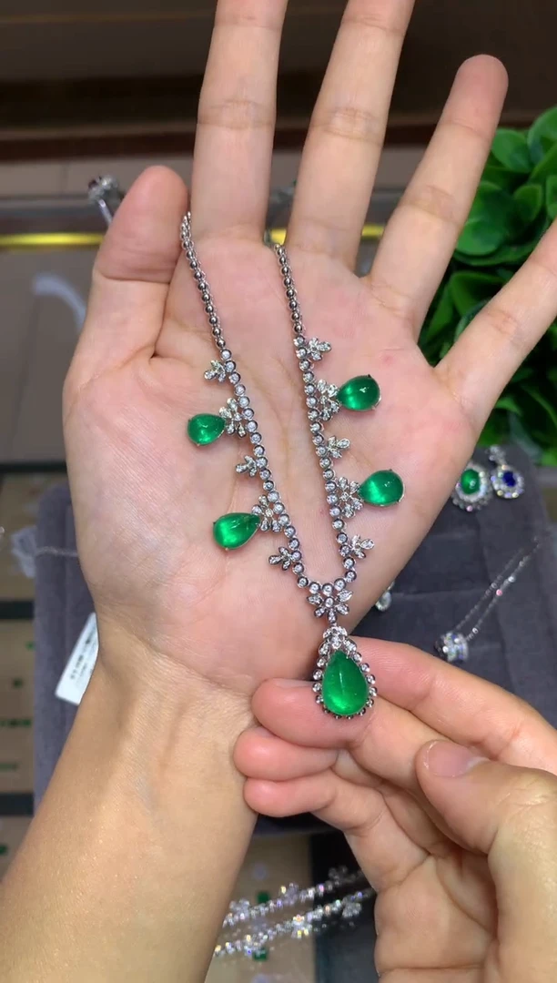 套链18K金镶嵌祖母绿11.74CT