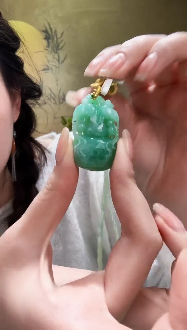 颈饰未镶嵌翡翠吊坠