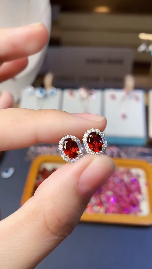 银S925镶嵌耳钉石榴石天然