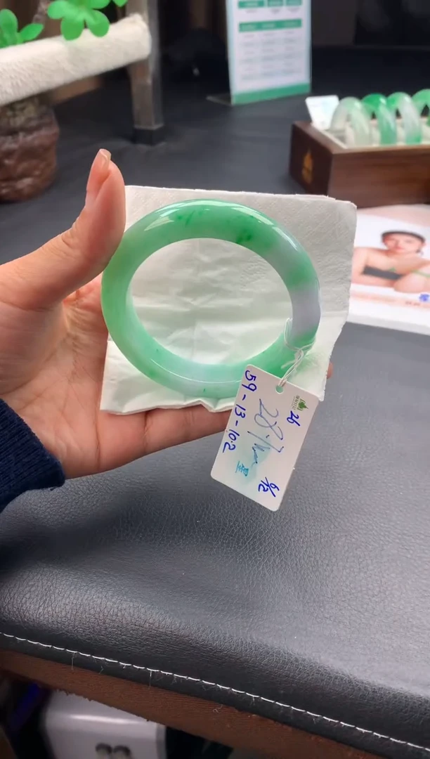 未镶嵌手镯翡翠翡翠自带#送人#，假一赔三