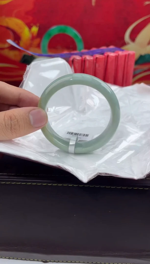 【闪购商品】翡翠手镯未镶嵌23翡翠手镯（微瑕）