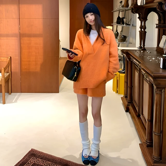 韩系慵懒风减龄毛衣套装女秋冬新款松弛感大V领短裤两件套外穿