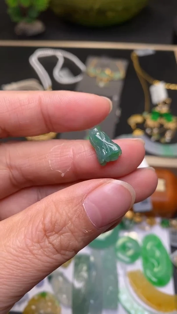 颈饰未镶嵌翡翠净货33646