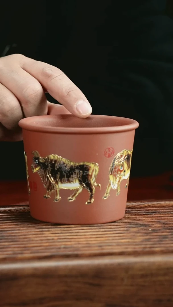 【闪购商品】紫砂茶杯描金五牛杯