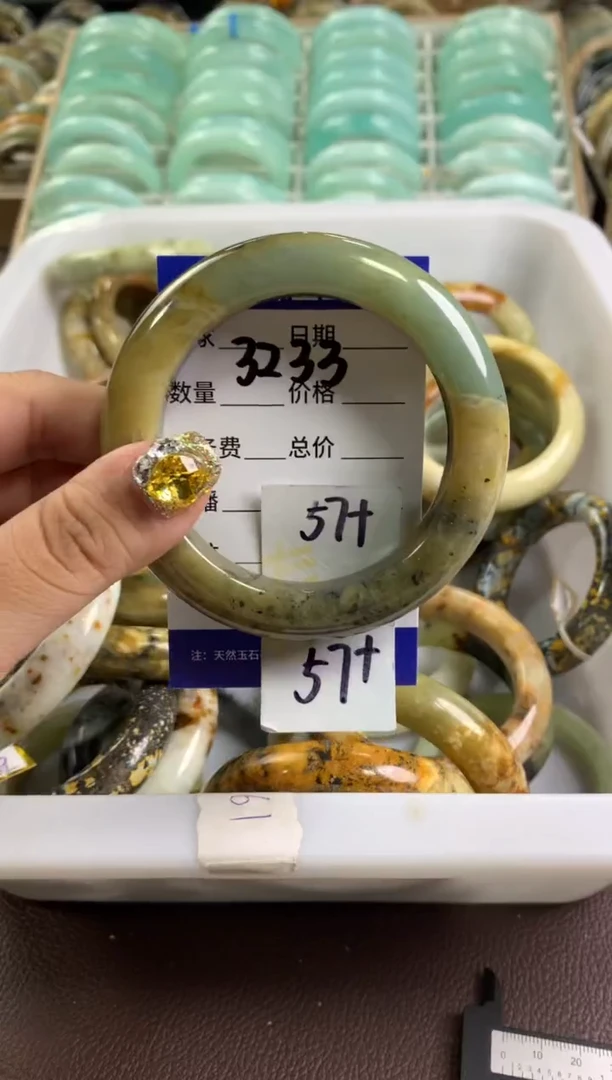 【闪购商品】蛇纹石玉手镯未镶嵌3233