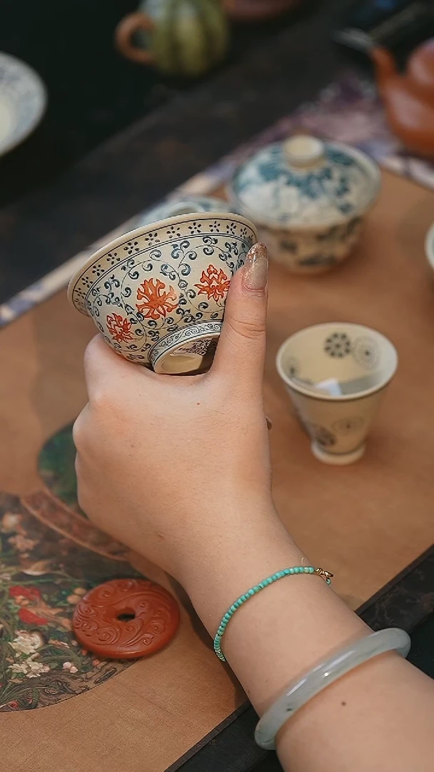 茶杯紫砂缠枝莲压手（红）