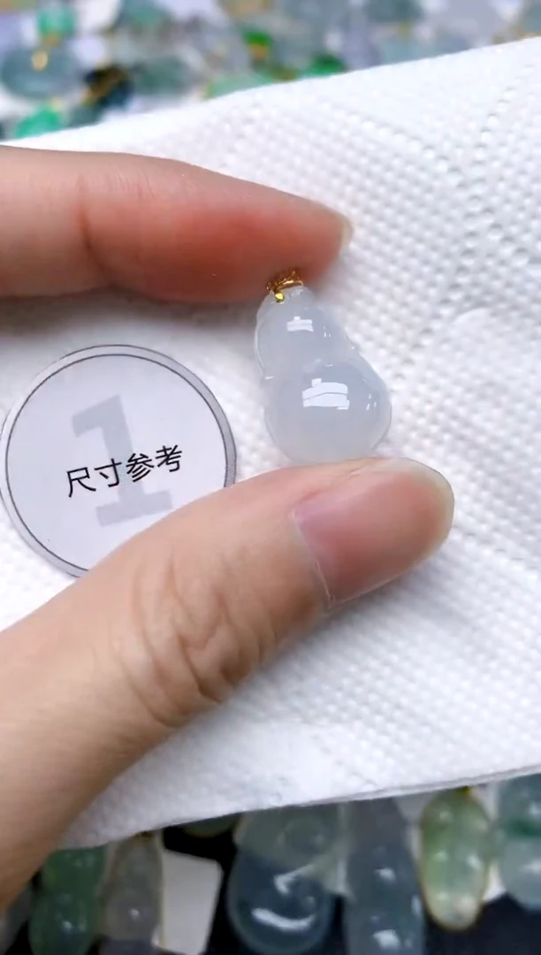 颈饰18K金镶嵌翡翠天然A货翡翠