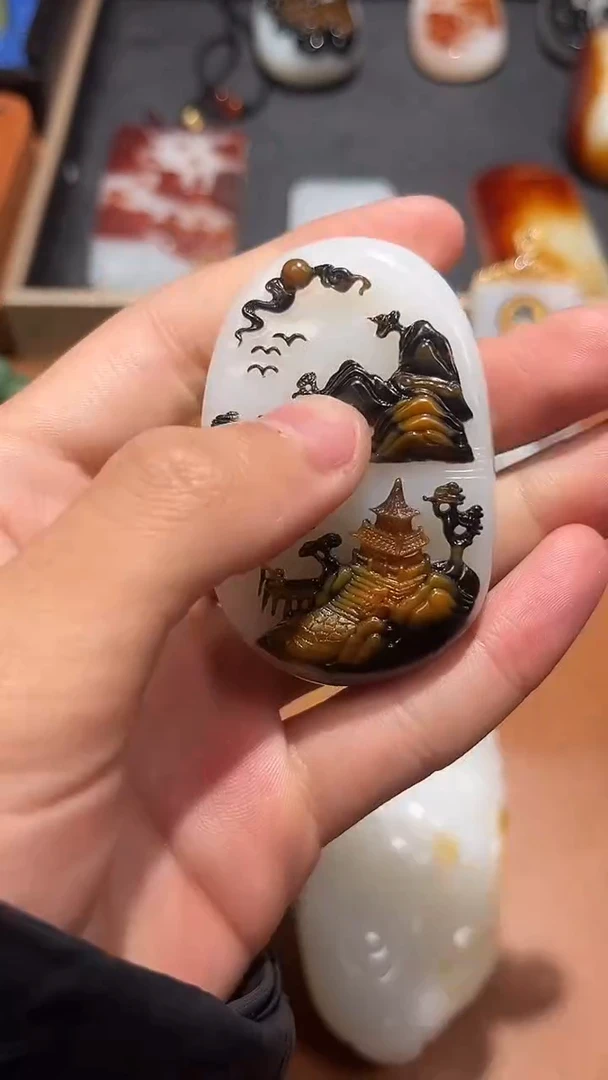 未镶嵌和田玉把件王**。和田玉