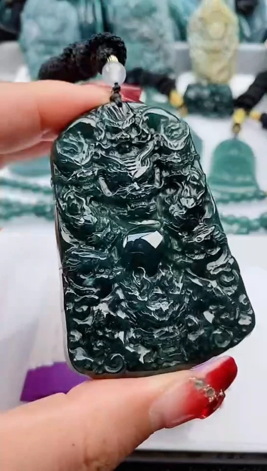 【闪购商品】翡翠颈饰未镶嵌              