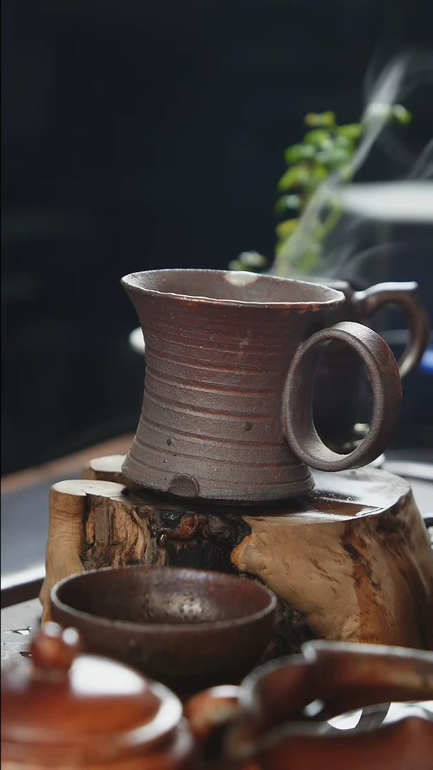 紫砂全手工带吧小蛮腰杯