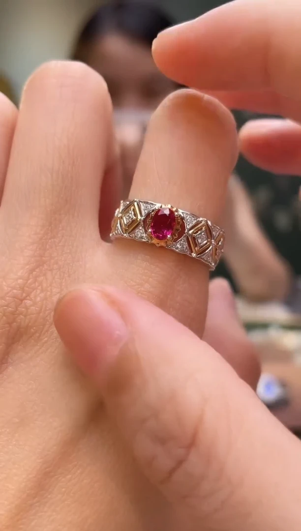 18K金镶嵌戒指红宝石无烧鸽血红主石：0.48ct