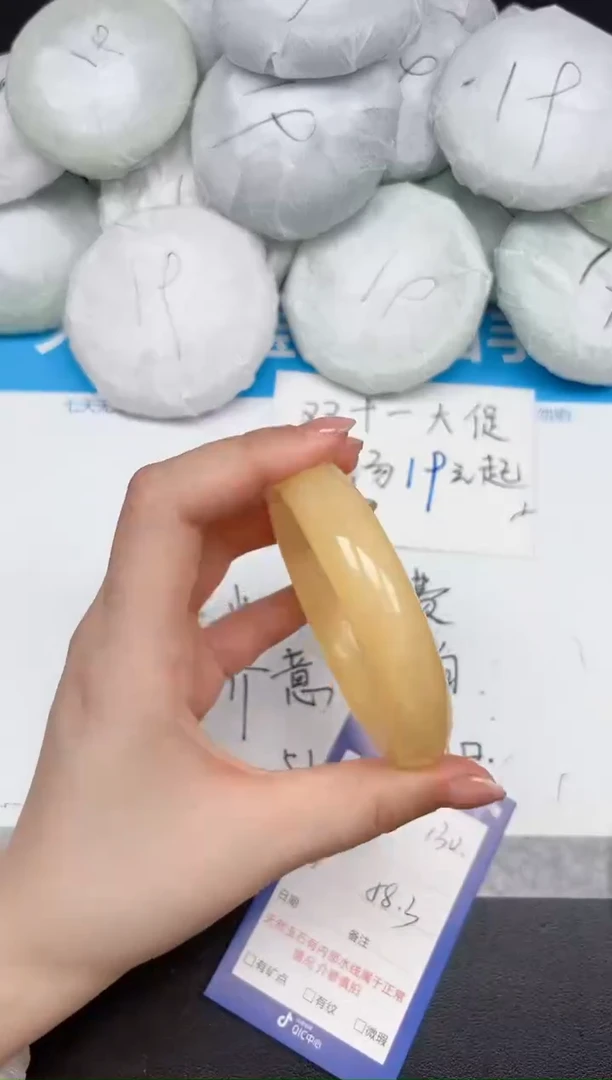 未镶嵌手镯石英质玉130/58.3