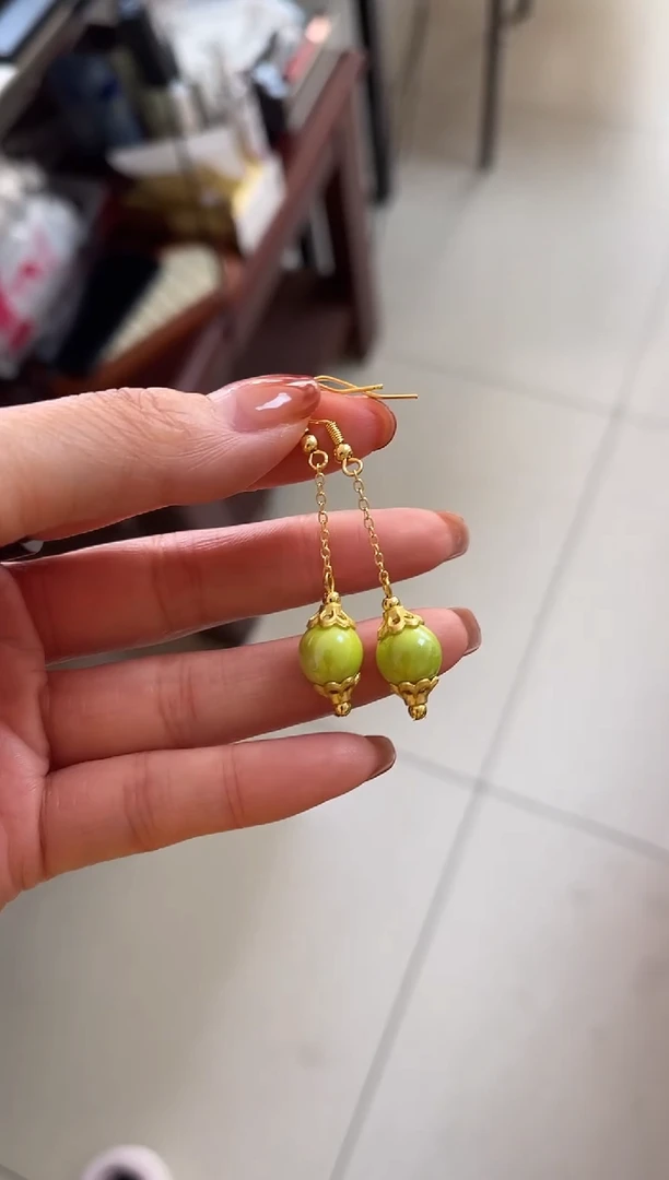 【闪购商品】次绿色秘制瓷圆珠耳钩