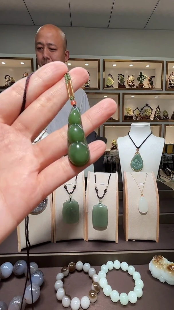 和田玉未镶嵌颈饰苏