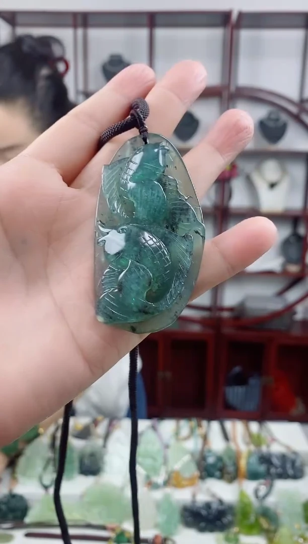 未镶嵌岫玉颈饰双鱼