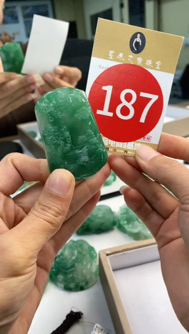 颈饰未镶嵌石英质玉山水+187