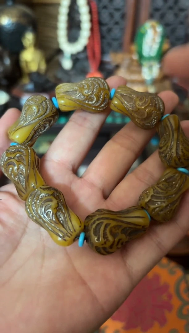 未镶嵌颈饰蜜蜡...................