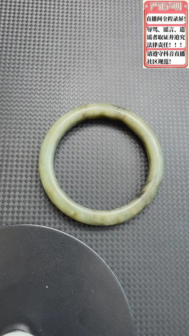 和田玉手镯未镶嵌149圈口60.7