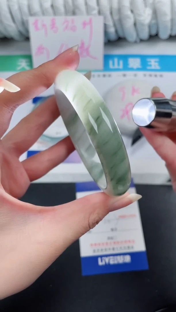 【闪购商品】石英质玉手镯未镶嵌59-56.3