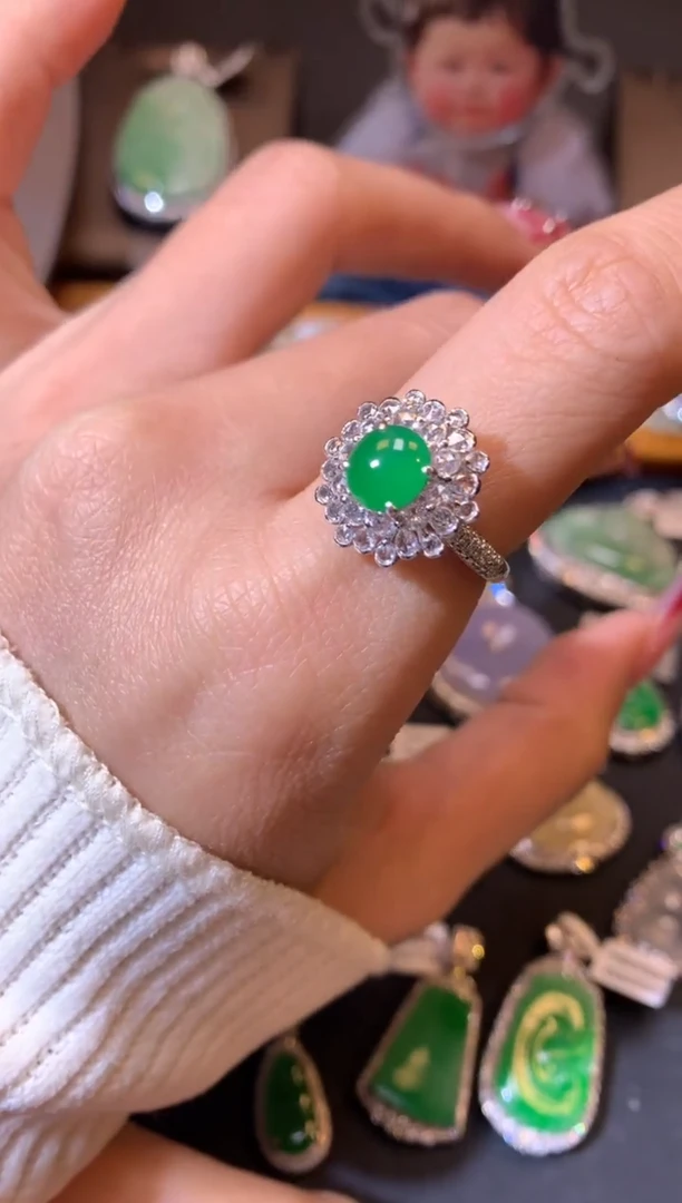 【闪购商品】翡翠吊坠(不含链)18K金镶嵌戒指