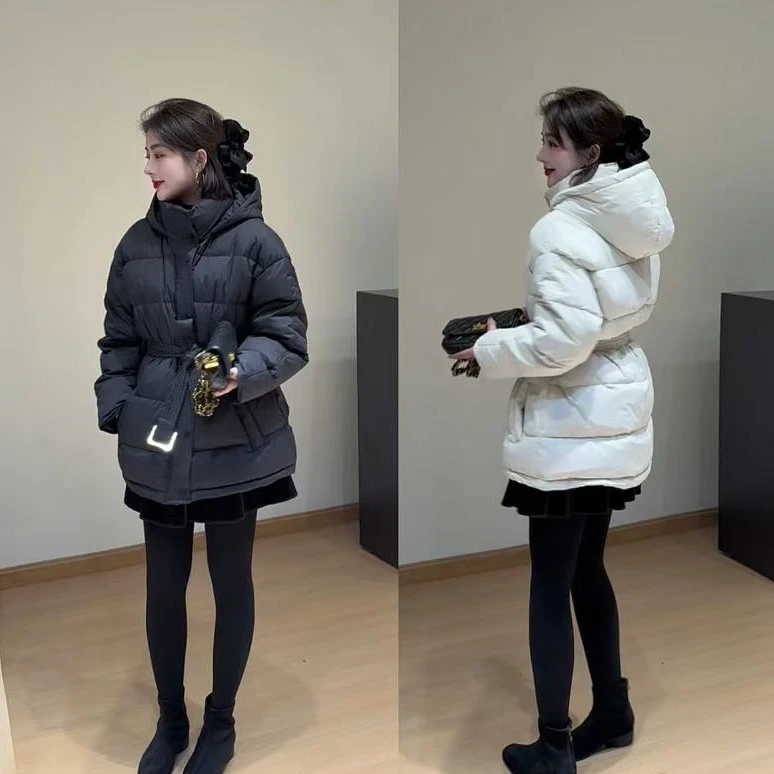 24868【冬日千金】诗诗家2024冬季简约腰带首要显瘦高级连帽羽绒服