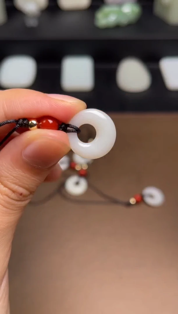 和田玉未镶嵌颈饰2 卡15mm尺寸