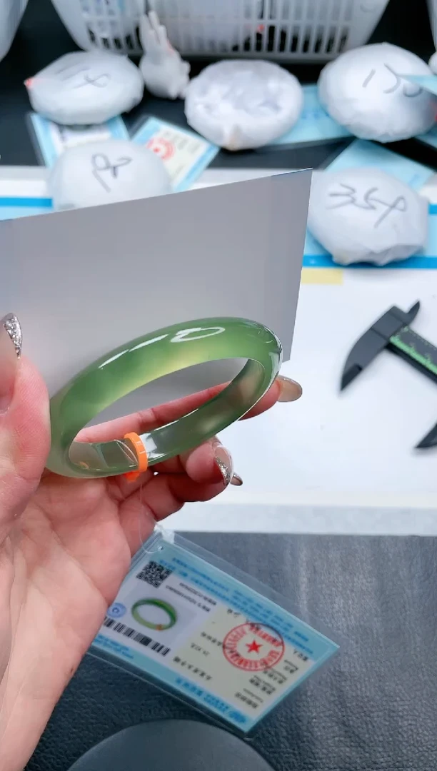 【闪购商品】石英质玉手镯未镶嵌17V375-54