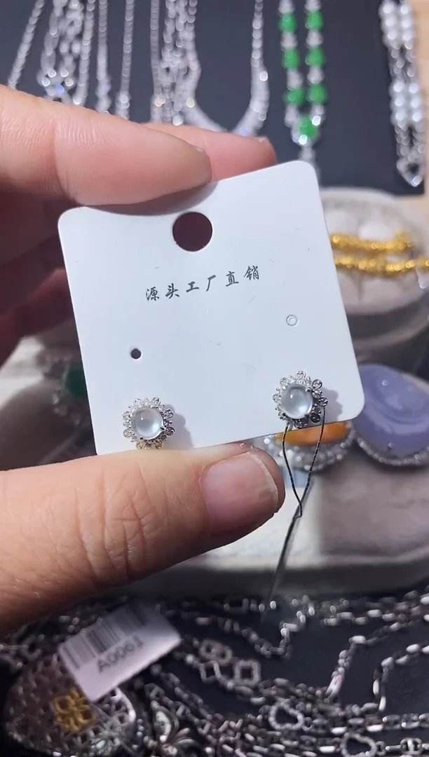 18K金镶嵌翡翠耳饰耳饰