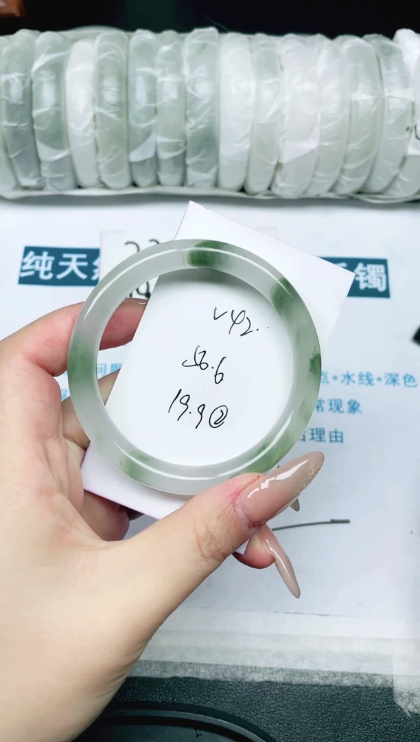 未镶嵌手镯石英岩玉默认微瑕   42号