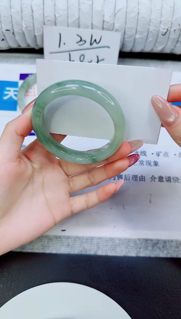 未镶嵌手镯石英质玉61/52