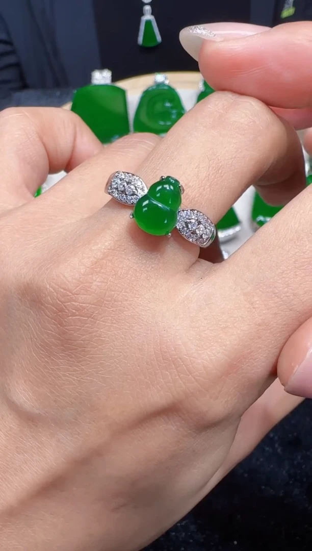 未镶嵌定制翡翠翡翠吊坠5