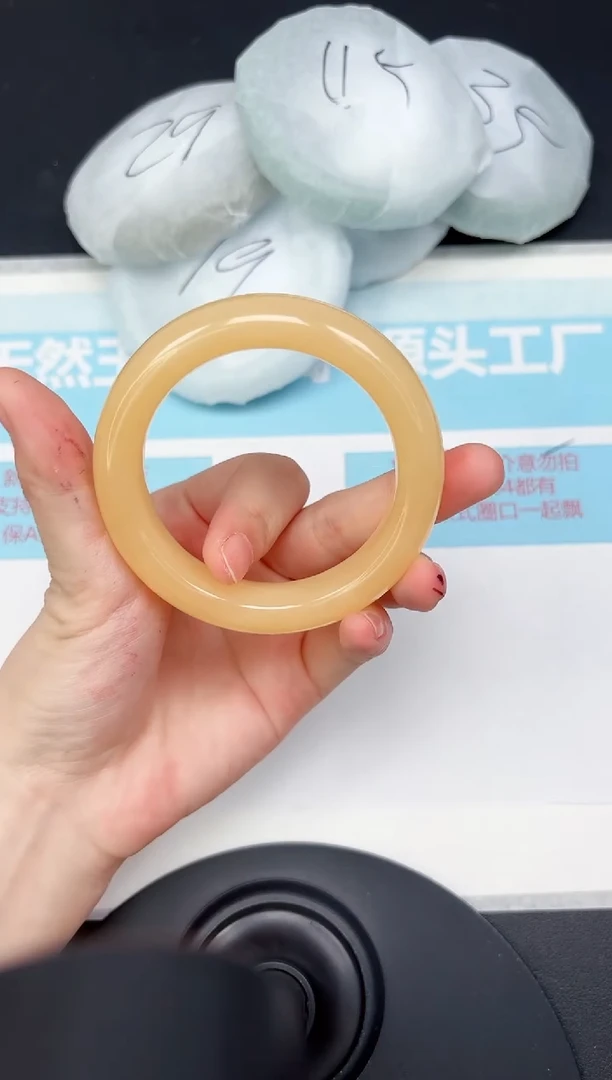 未镶嵌手镯石英质玉34-53.2