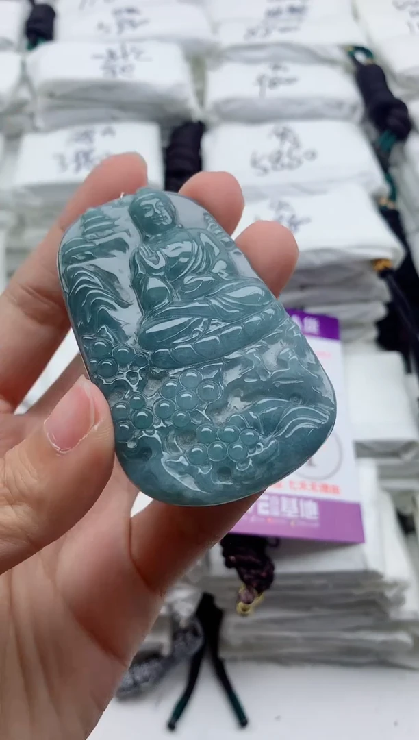 翡翠未镶嵌颈饰..
