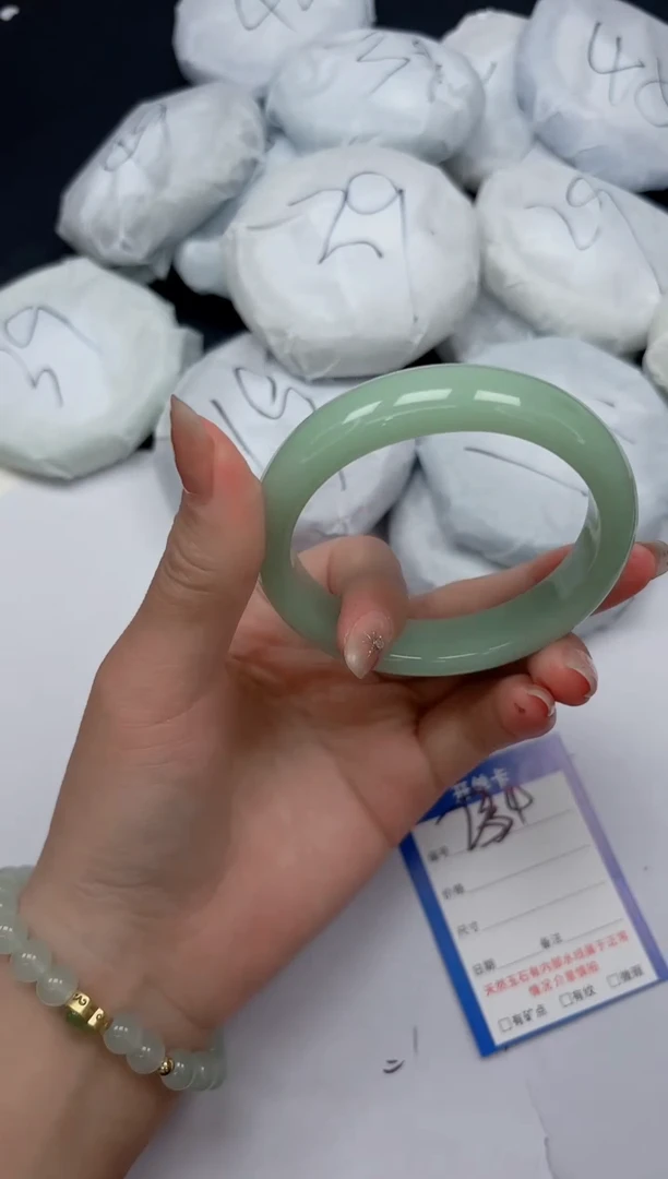 未镶嵌手镯石英质玉234/59.4