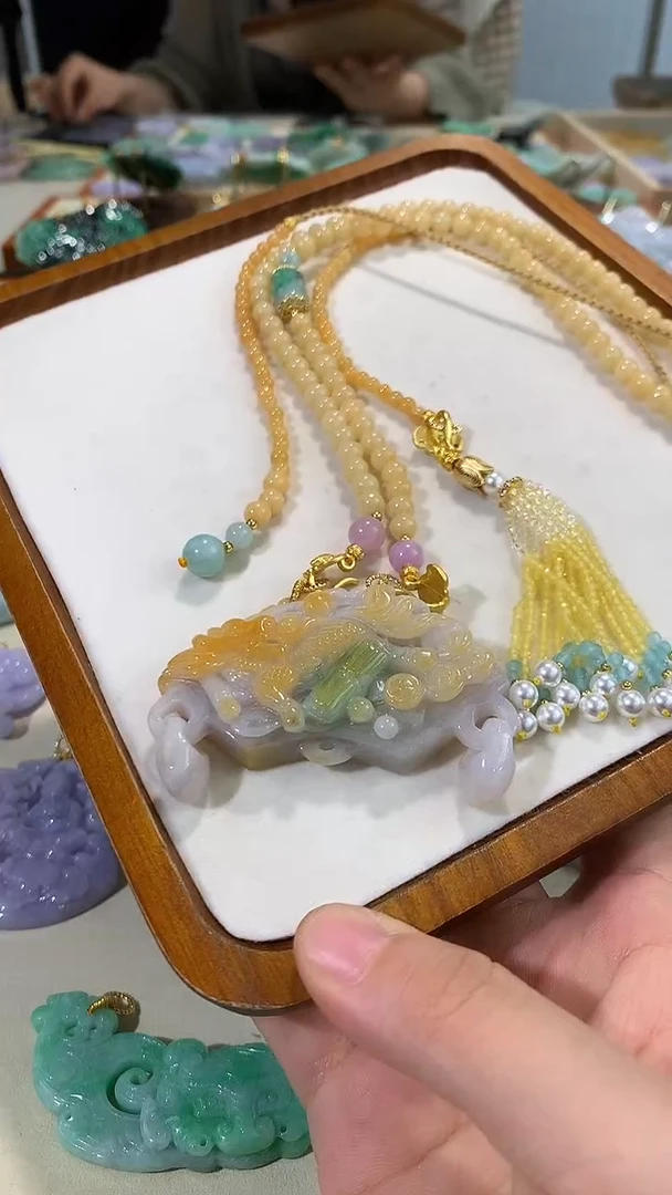 颈饰未镶嵌翡翠吊坠