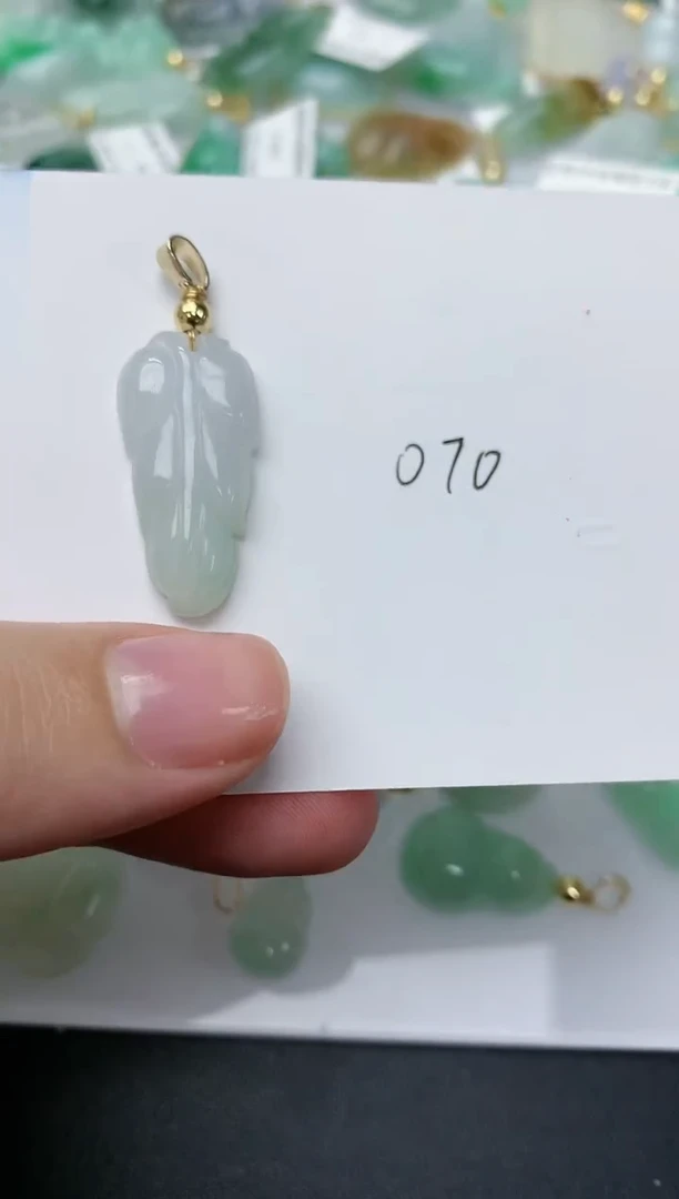 【闪购商品】翡翠吊坠(不含链)18K金镶嵌070