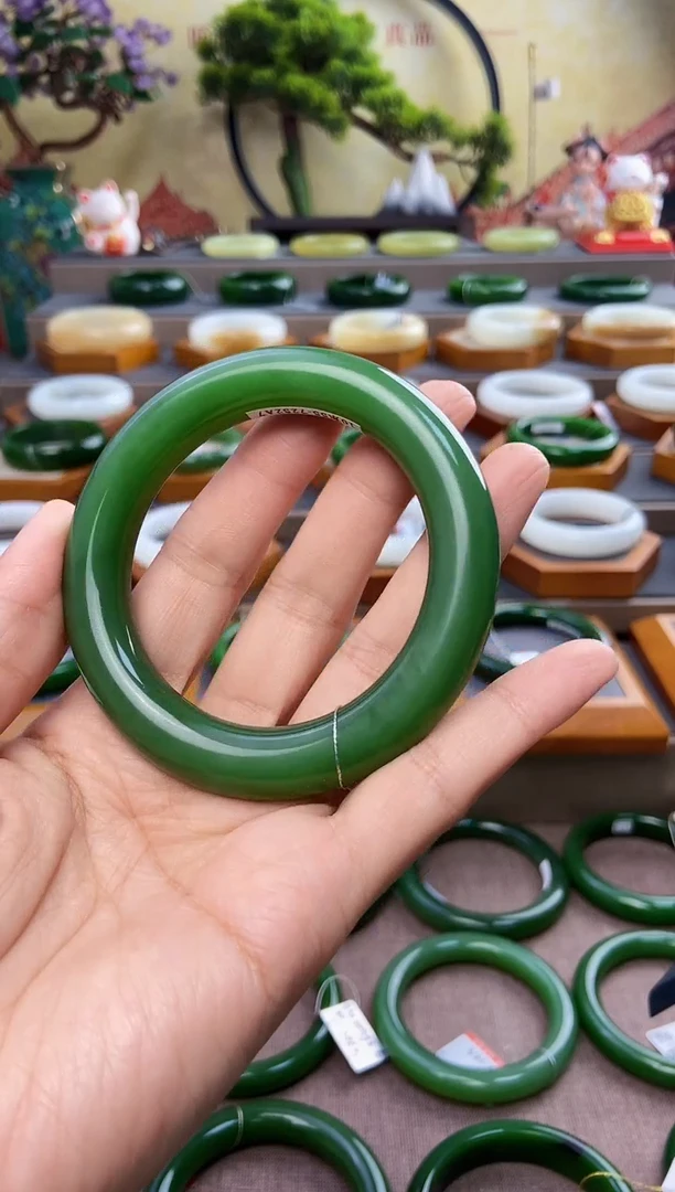 未镶嵌手镯和田玉高端收藏级碧玉手镯56