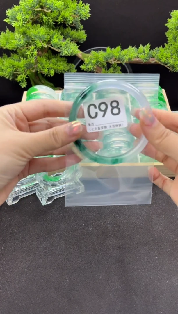 石英岩玉未镶嵌手镯C98